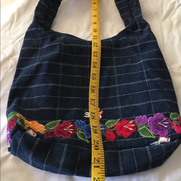 Authentic handmade Guatemalan purse - Picture 2 of 3